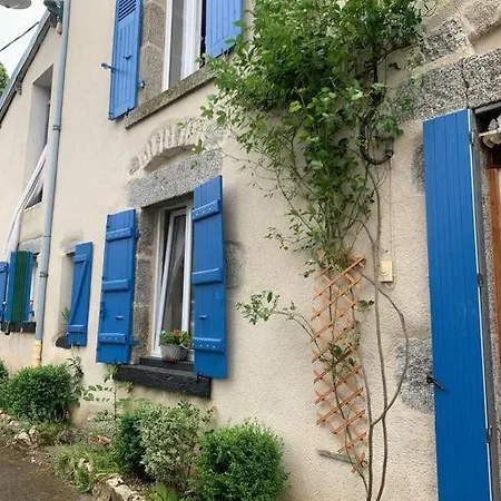 Original And Quirky Village Home Giat Buitenkant foto