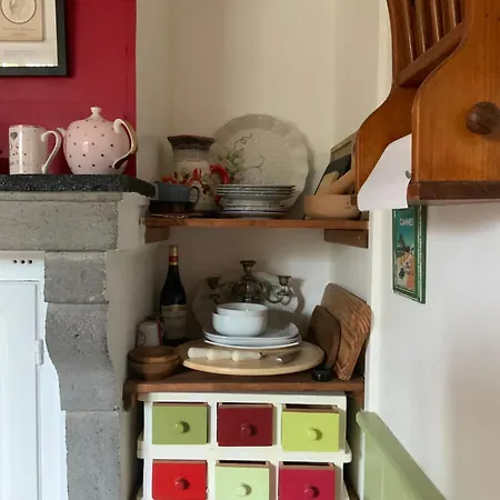 Original And Quirky Village Home Giat Buitenkant foto