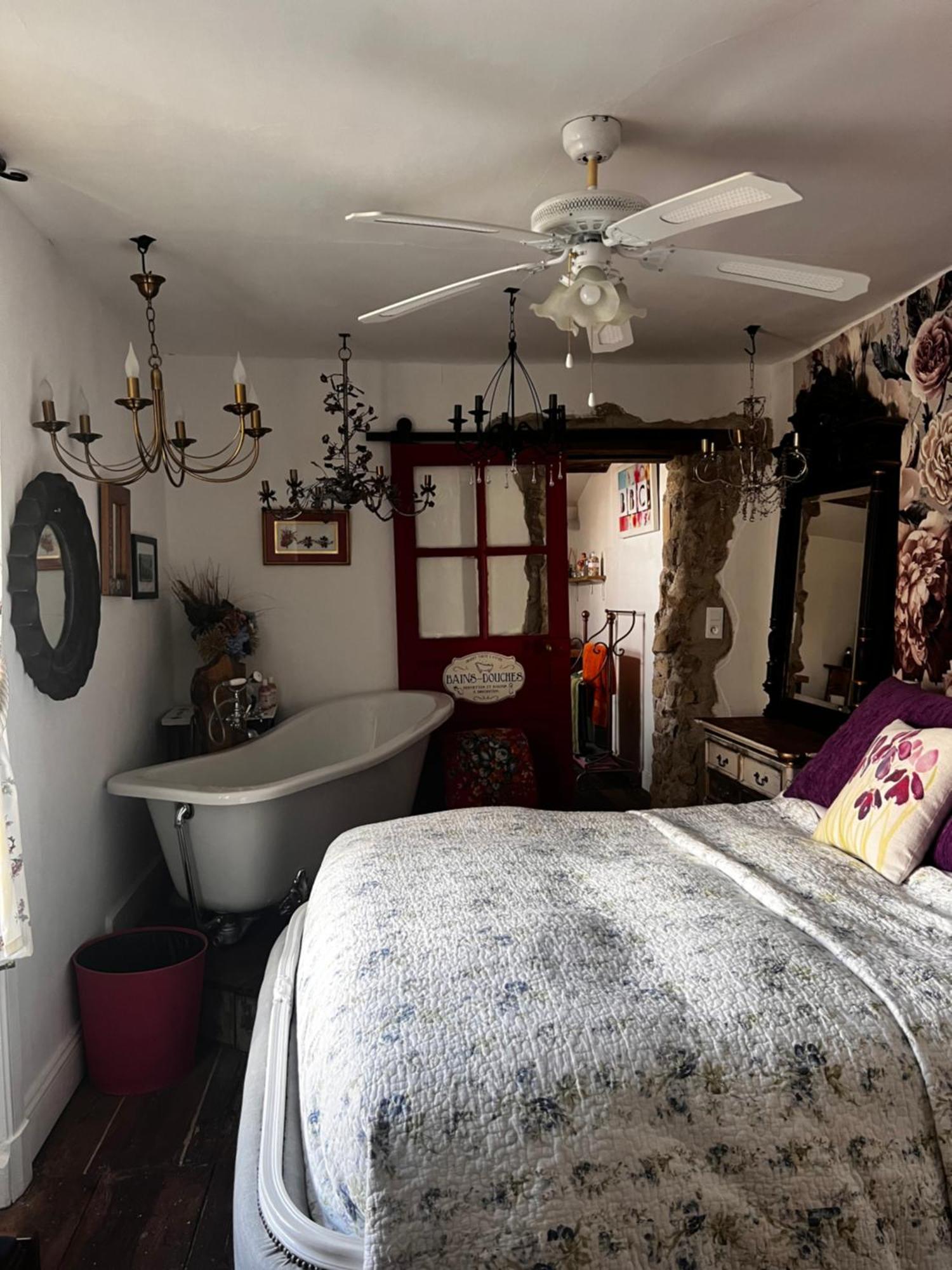 Original And Quirky Village Holiday home