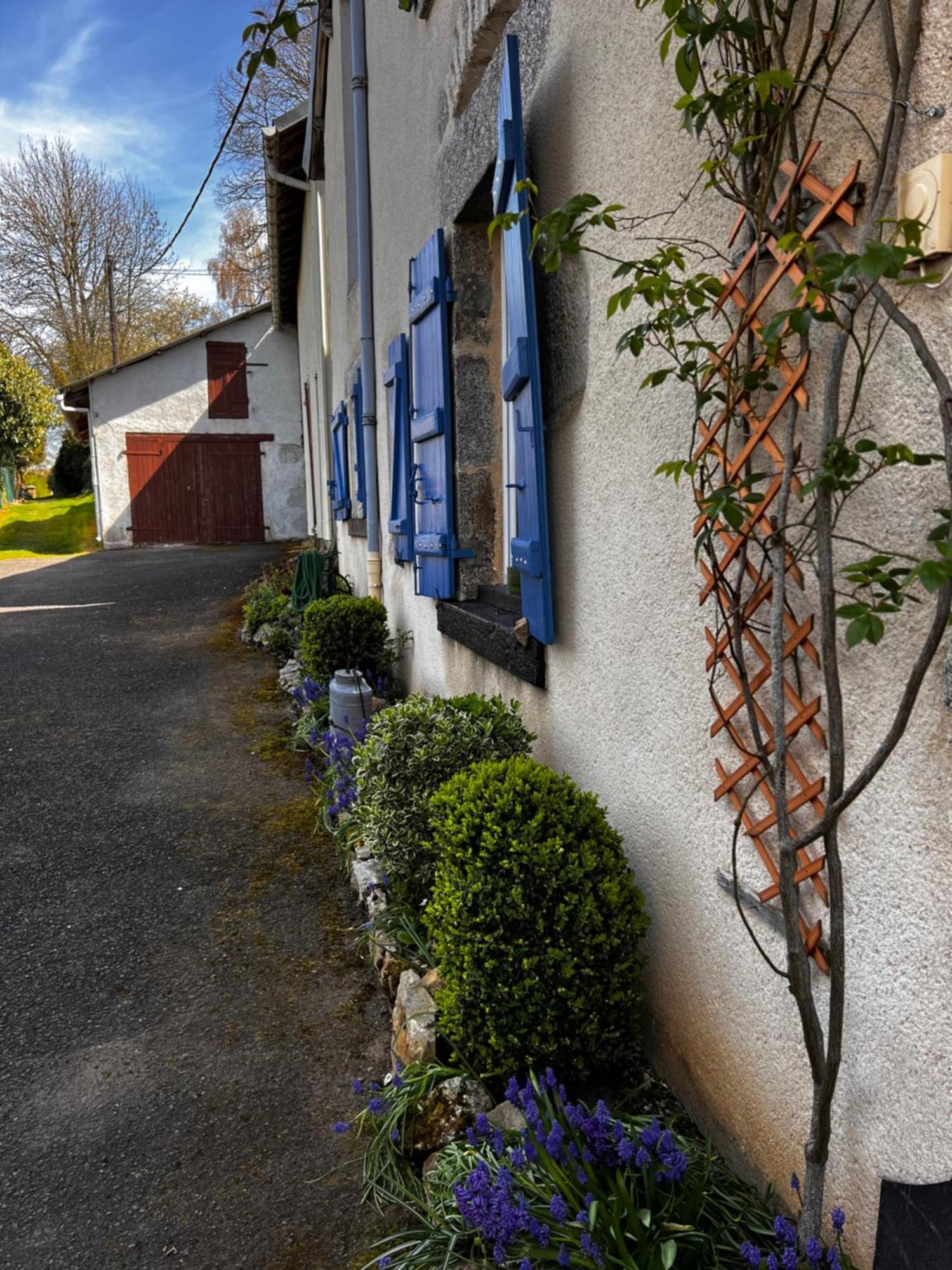 Original And Quirky Village Holiday home Giat